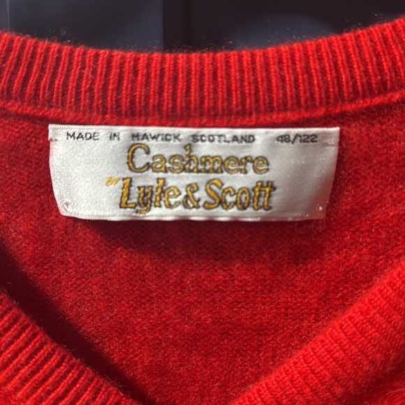 Vintage Cashmere Lyle & Scott 100% Red V Neck Sweater Sz 48/122 - Picture 2 of 4